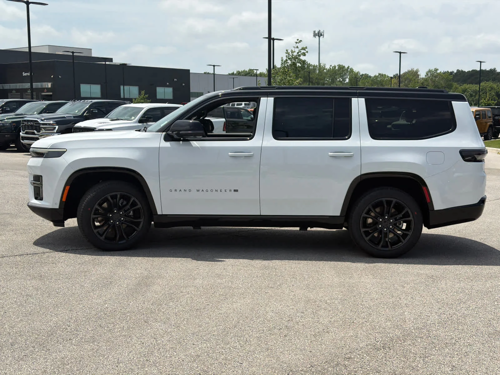 New 2026 Bright White Clearcoat Jeep Summit Reserve image 5