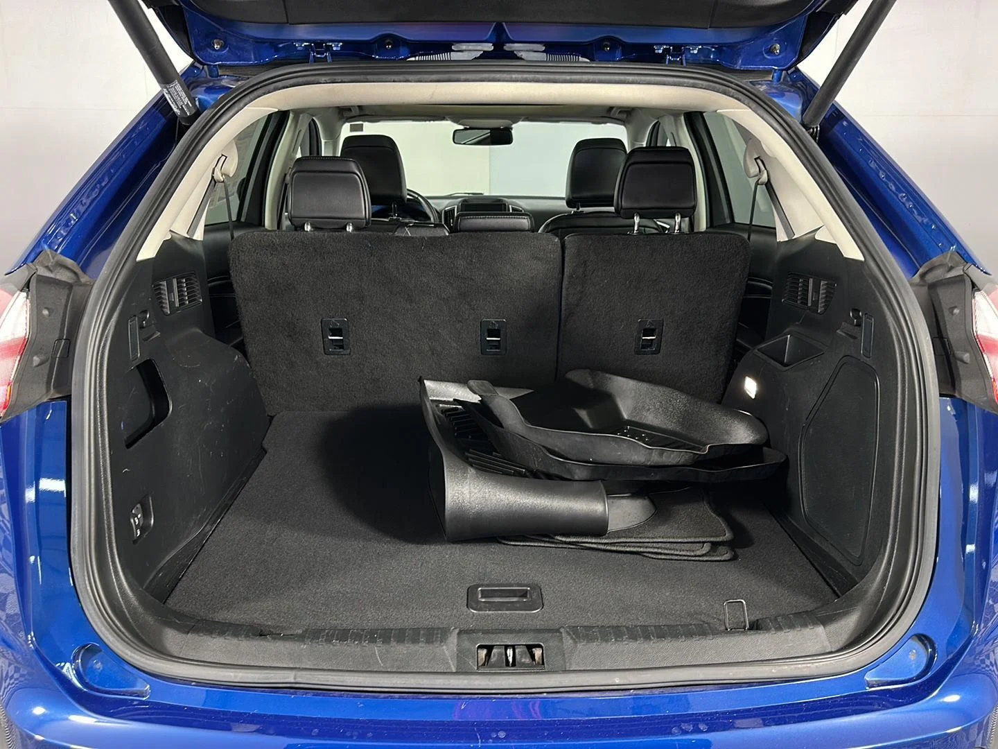 Used 2022 Atlas Blue Ford Titanium image 23