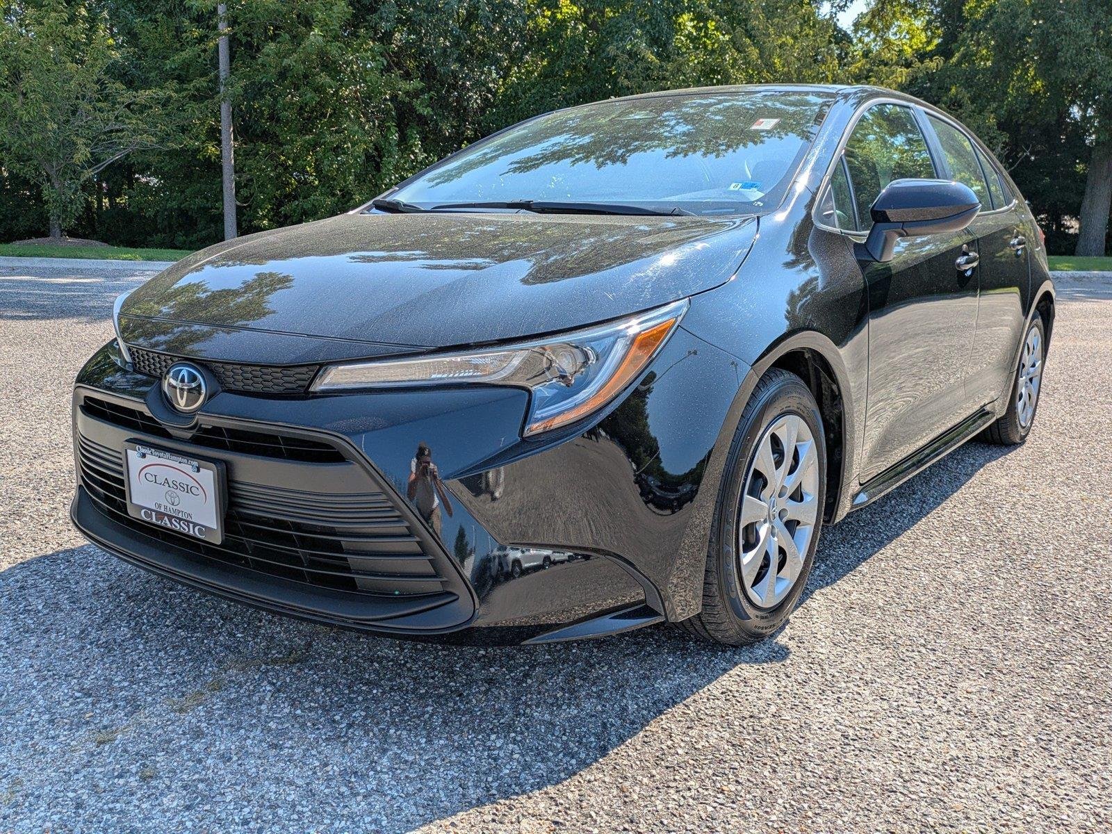 Used 2025  Toyota LE image 8