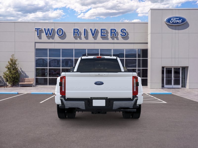 New 2026 Star White Metallic Tri-Coat Ford F-450® Lariat® image 5