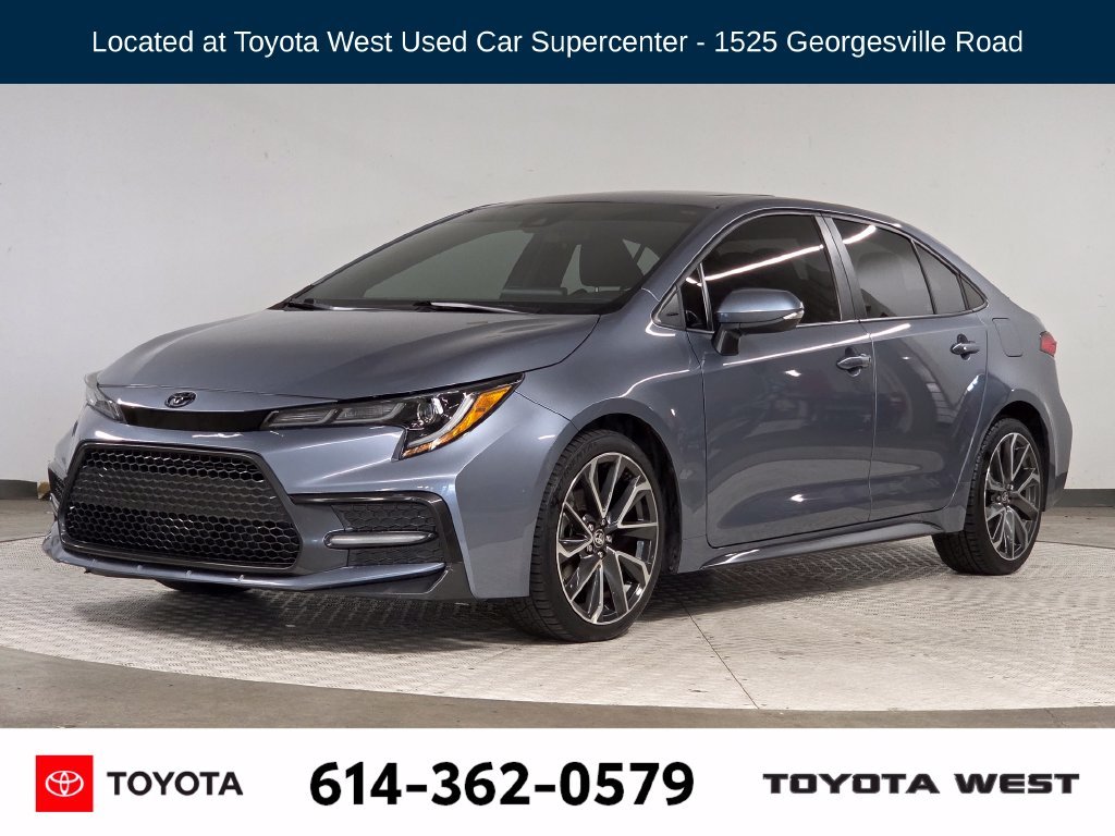 Used 2022  Toyota SE image 1