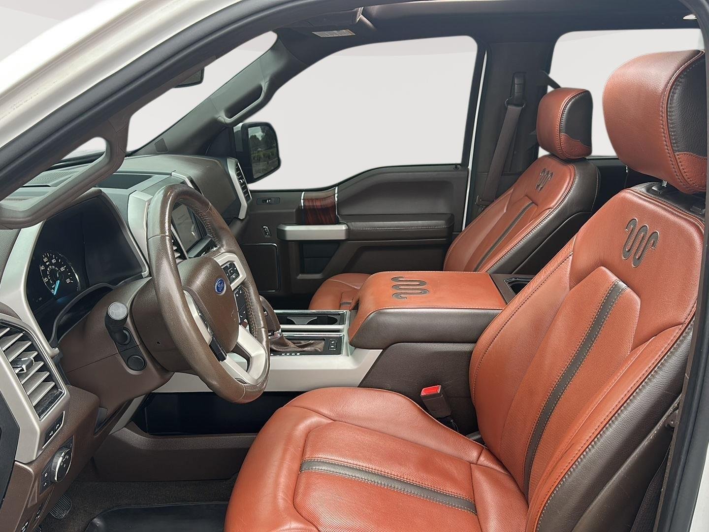 Used 2019 White Platinum Metallic Tri-Coat/Stone Gray Ford King Ranch image 4