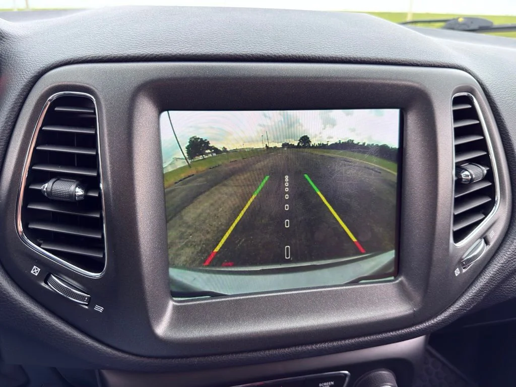 Used 2021 Silver Jeep Trailhawk image 41
