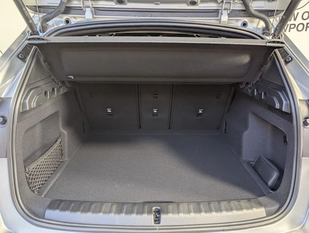 New 2026 Space Silver Metallic BMW xDrive28i image 19