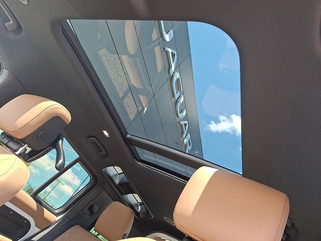 New 2026 Fuji White Land Rover X-Dynamic SE image 10
