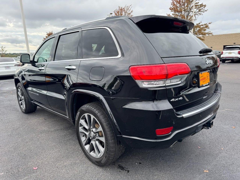 Used 2018 Diamond Black Crystal Pearlcoat Jeep Overland image 5