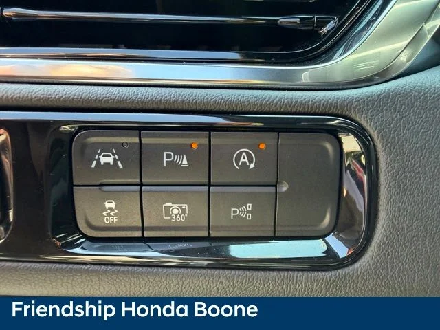 Used 2025 Silver GMC Denali image 22
