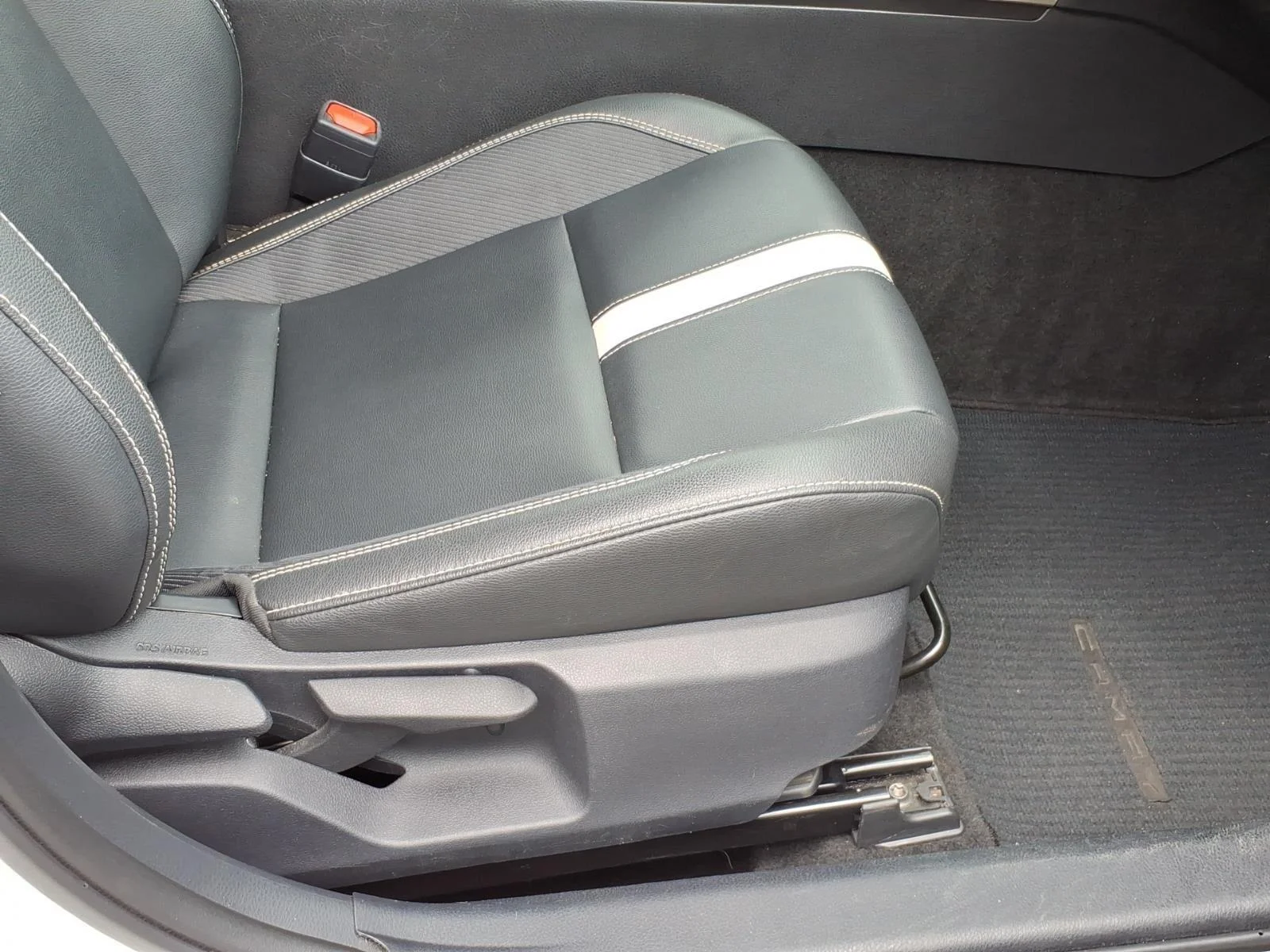 Used 2025 WHITE Toyota SE image 20