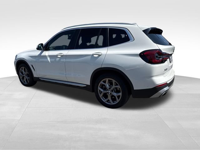 Used 2022 White BMW sDrive30i image 3