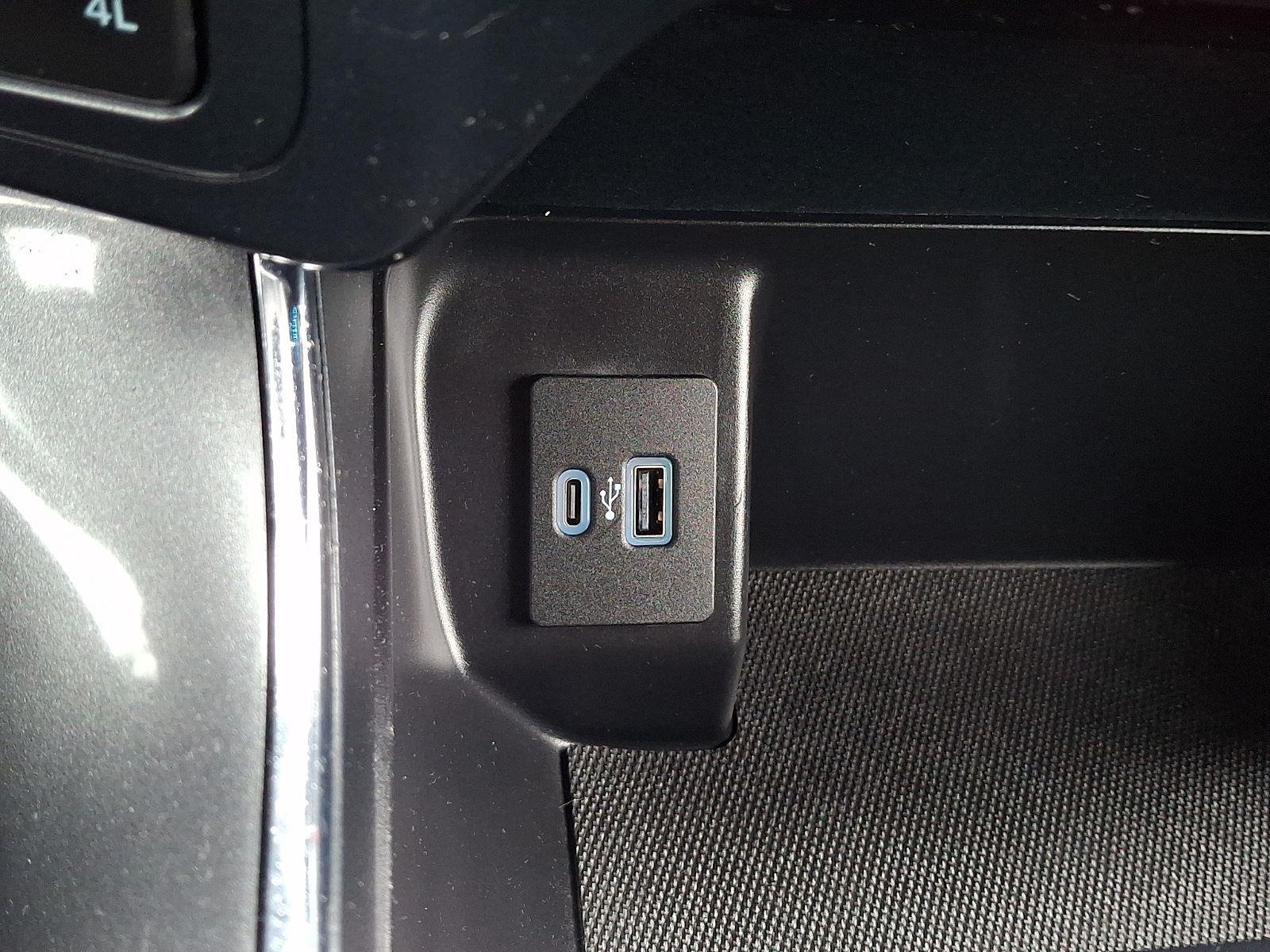 Certified Used 2022 Oxford White Ford XLT image 23