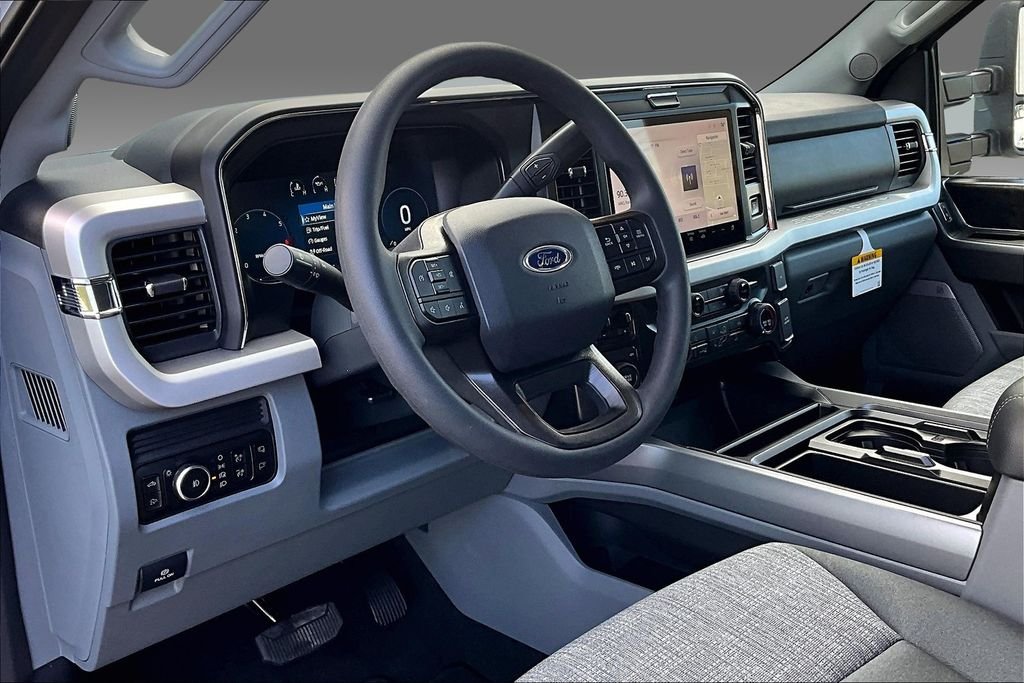 2026 Ford F-350 Super Duty XLT - Photo 3