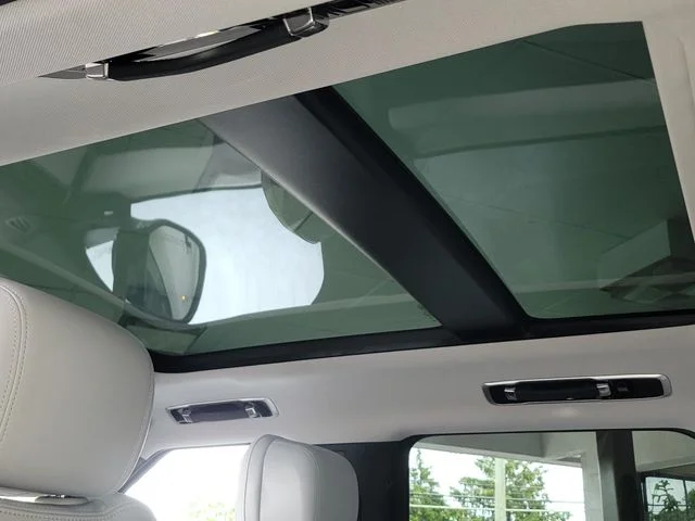 Used 2024  Land Rover SE image 25