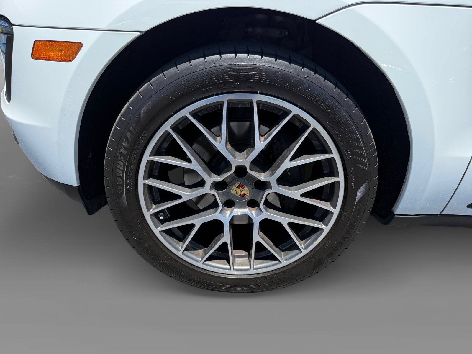 Used 2018 White Porsche Base image 9