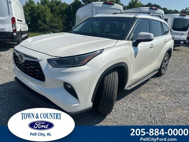 Used 2021 Blizzard Pearl Toyota XLE image 1