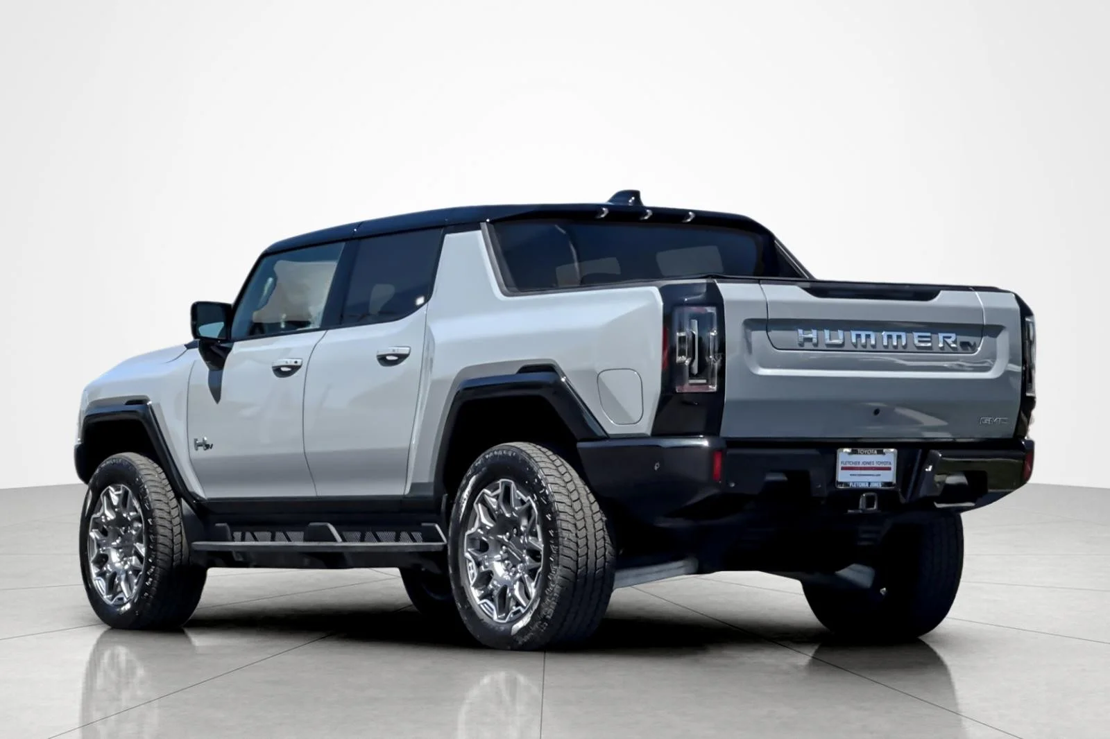 Used 2026 METEORITE METALLIC GMC 3X image 3