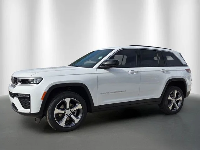 New 2026 Bright White Clear-Coat Exterior Paint Jeep Limited image 2