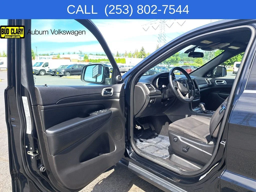 Used 2020 Black Jeep Laredo E image 9