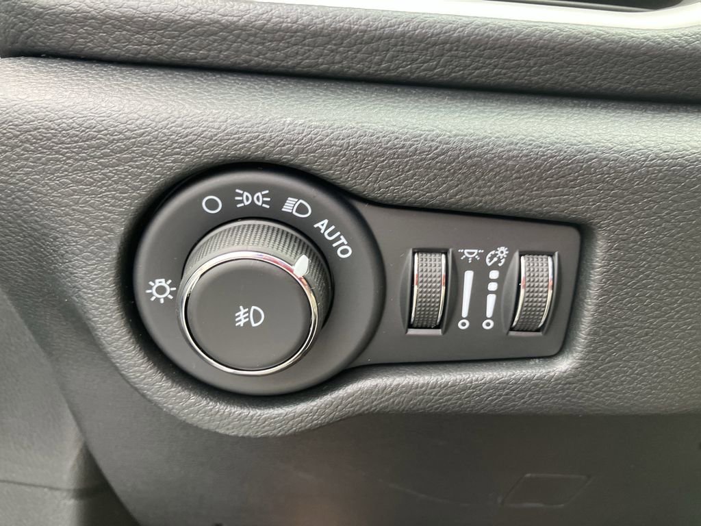 2026 Chrysler Pacifica Select - Photo 25