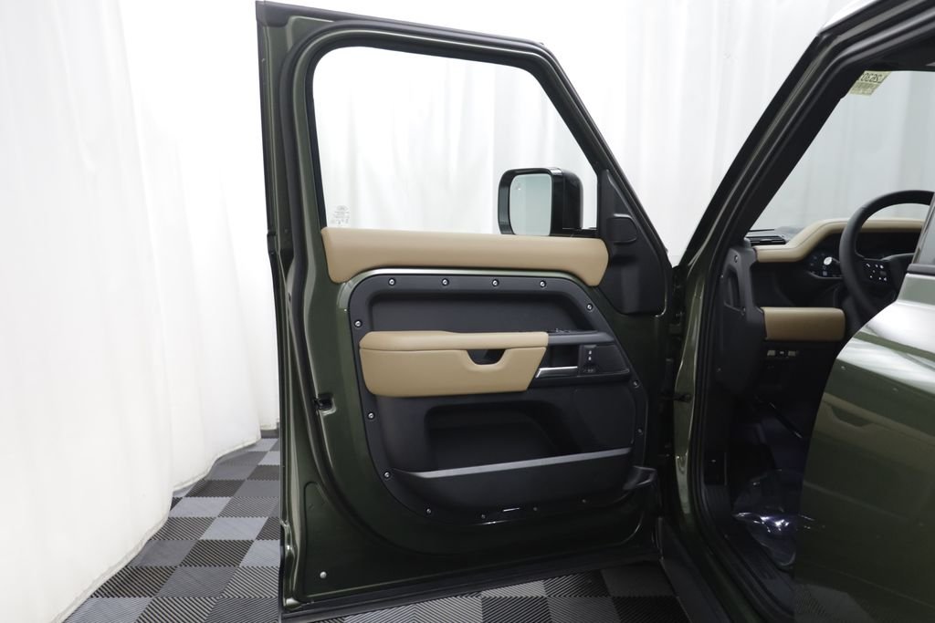 New 2026 Woolstone Green LAND ROVER X-Dynamic SE image 5