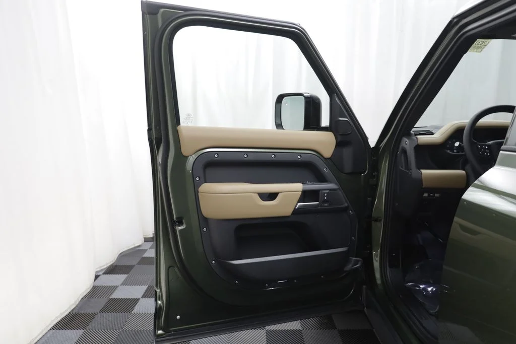 New 2026 Green Land Rover X-Dynamic SE image 5