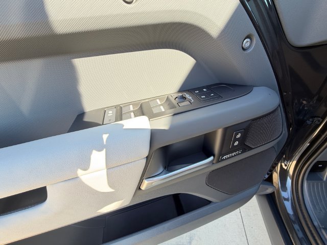 New 2026 Carpathian Grey Land Rover X-Dynamic SE image 11