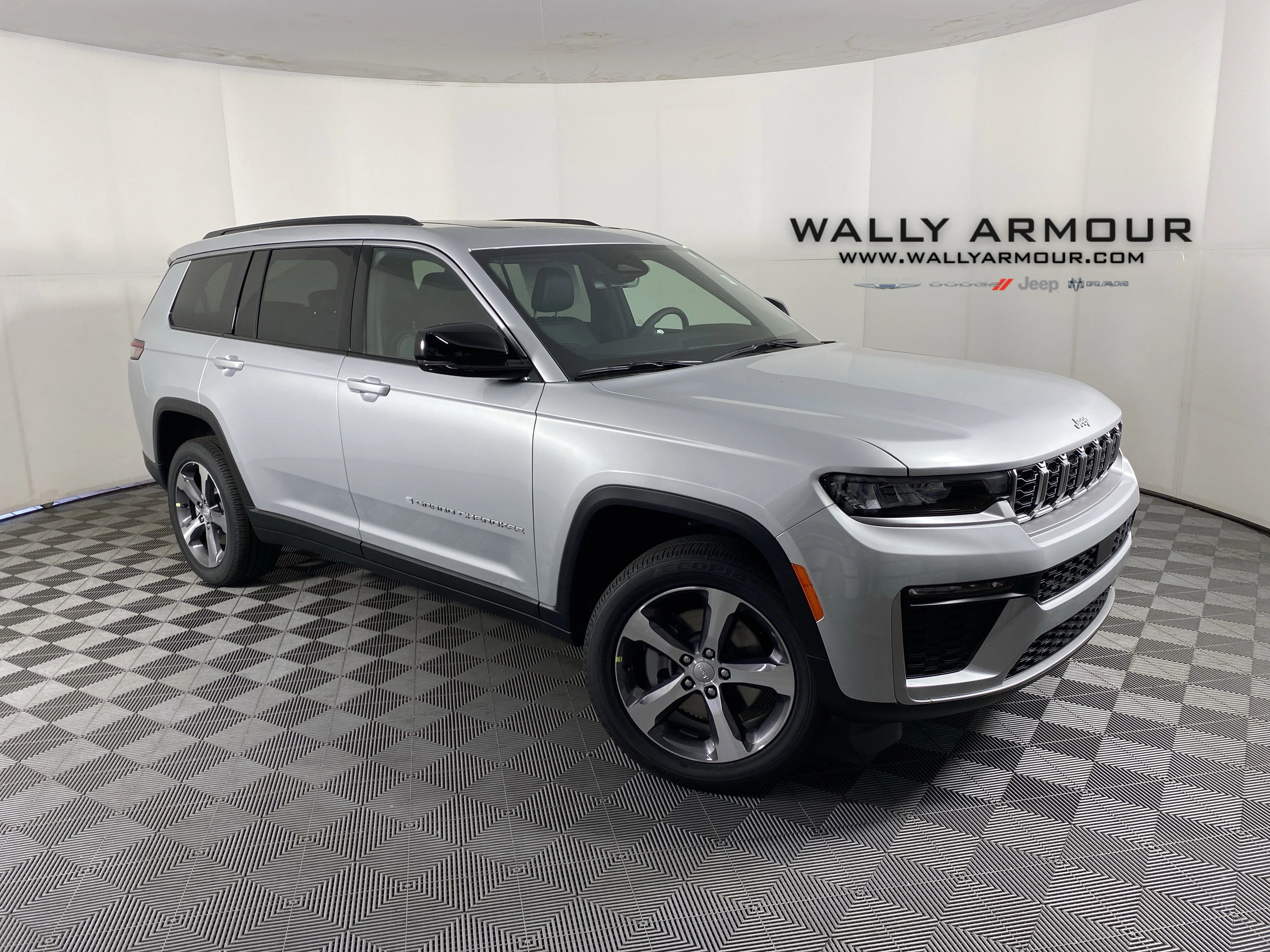 New 2026 Silver Zynith Exterior Paint Jeep Limited image 1