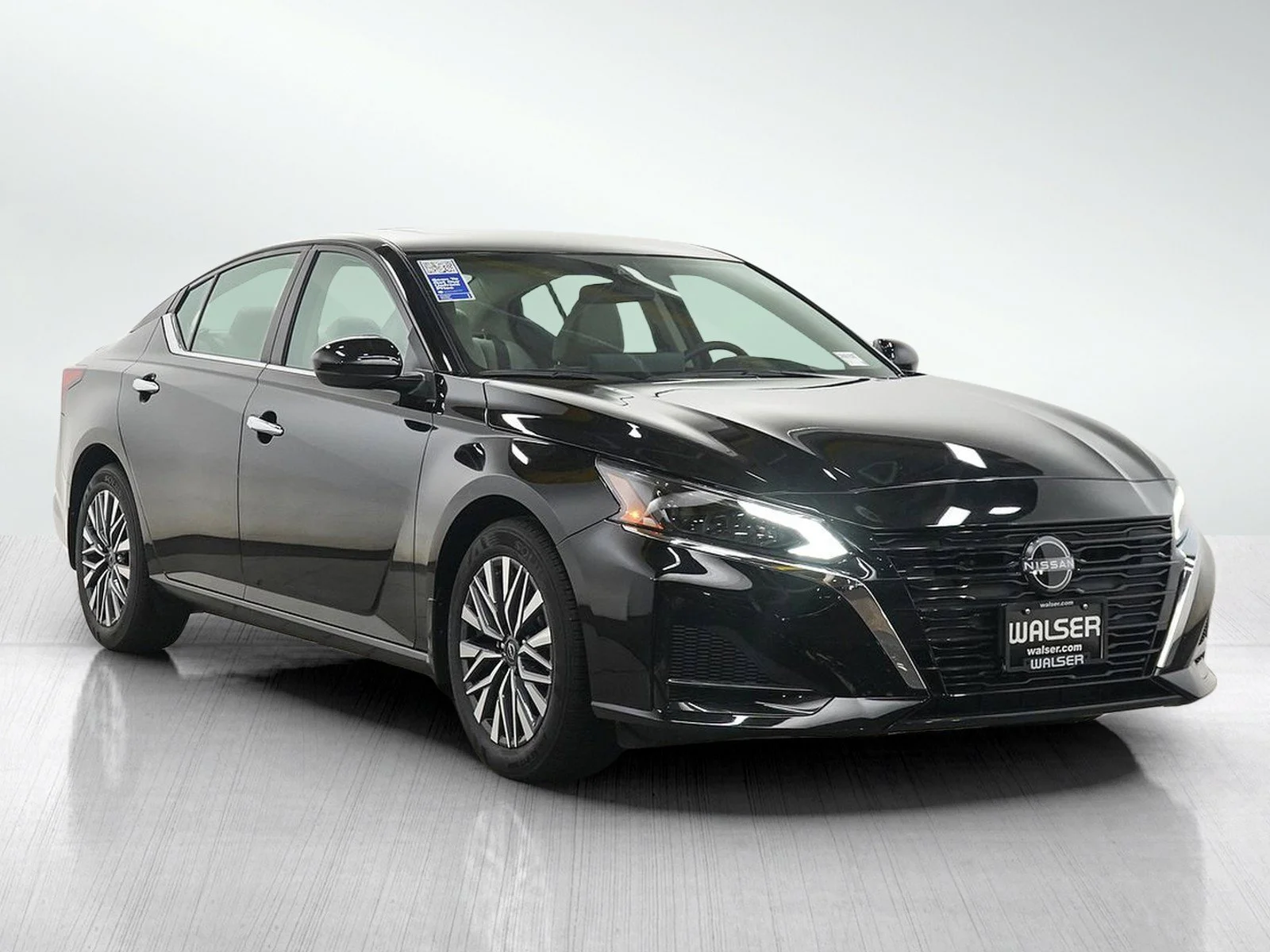 Used 2025 Super Black Clearcoat Nissan 2.5 SV image 7
