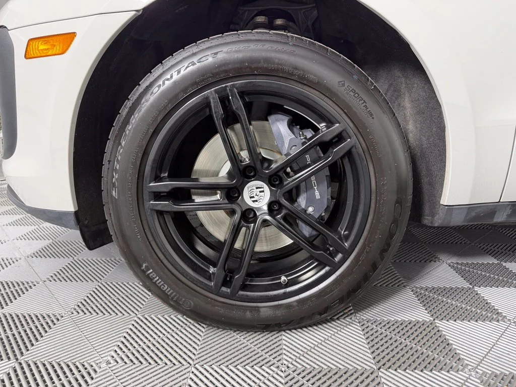 Certified Used 2022  Porsche  image 13