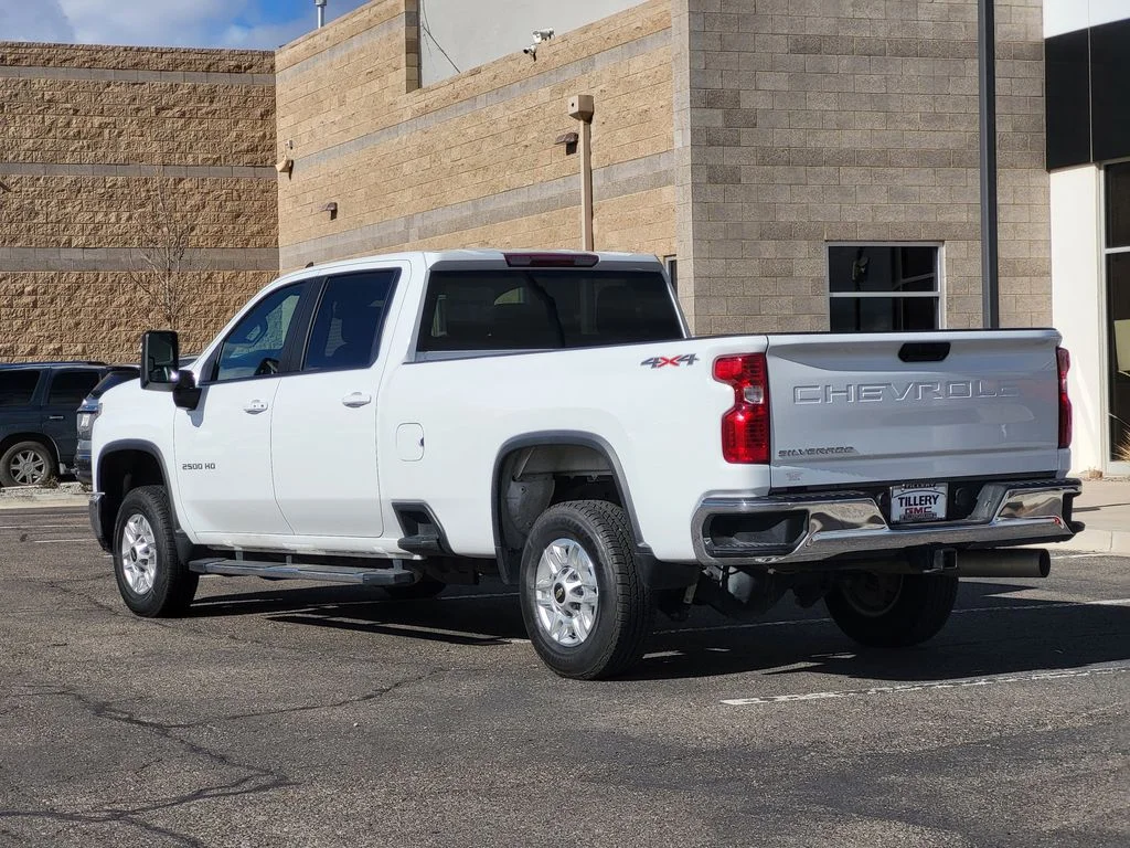 Used 2024 Summit White Chevrolet LT image 5