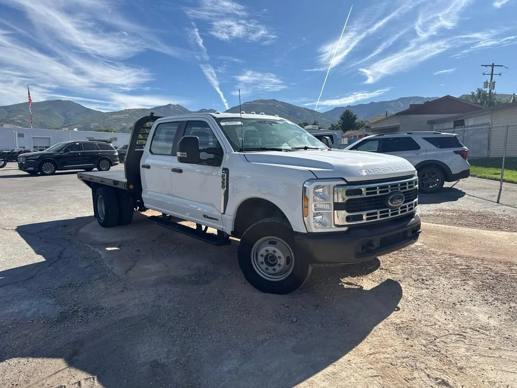 2025 Ford F-350 Super Duty Chassis Cab XL - Photo 2