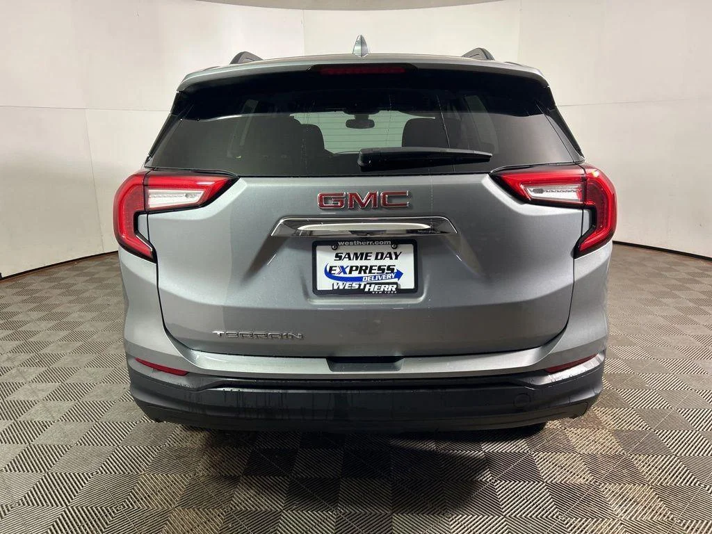Used 2023 Sterling Metallic GMC SLE image 7