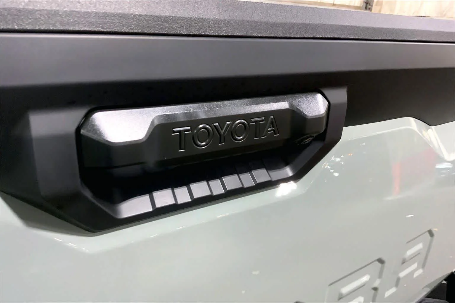 New 2026 Lunar Rock Toyota SR5 image 15