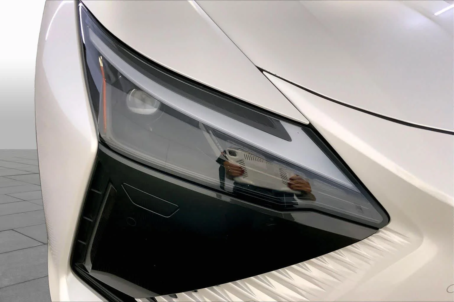 Used 2025 Eminent White Pearl Lexus Premium image 26