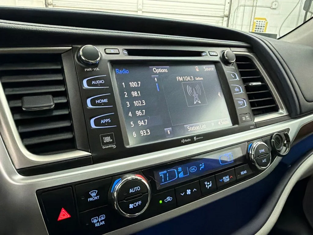 Used 2015 Gray Toyota Limited image 17