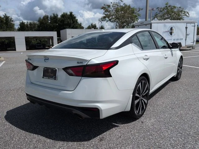 Used 2019 White Nissan 2.5 SR image 4