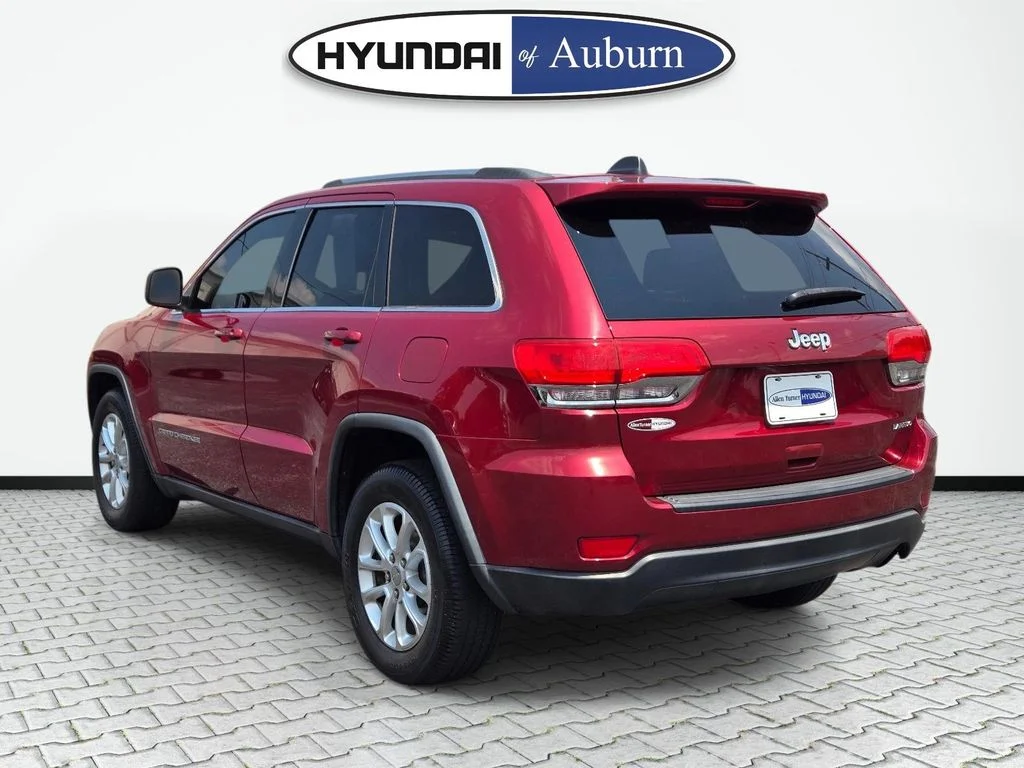 Used 2014 Red Jeep Laredo image 9