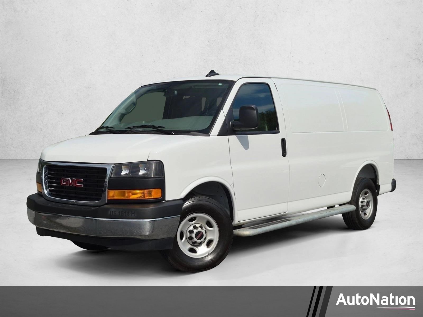 Used 2025 Summit White GMC  image 1