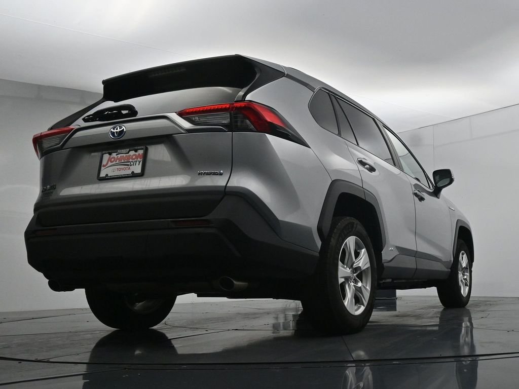 Used 2021 Silver Toyota XLE image 33