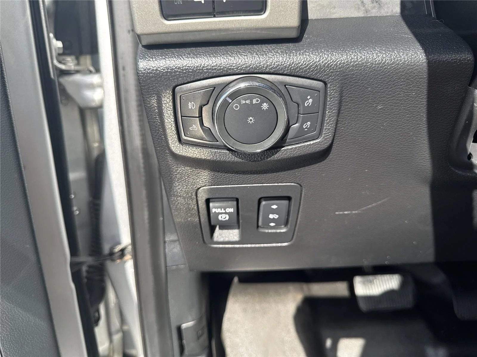 Used 2019 Ingot Silver Ford LARIAT image 19