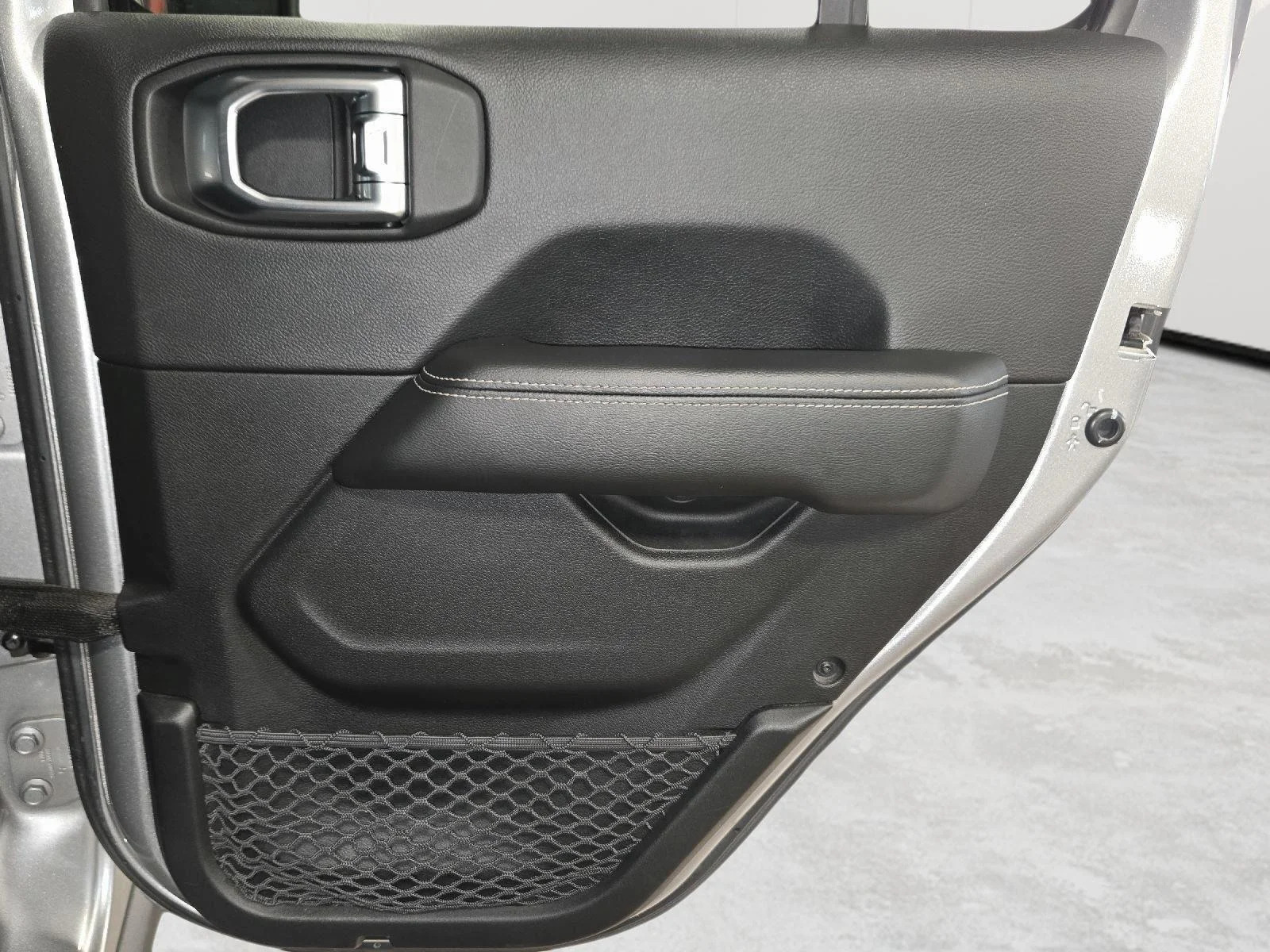 Used 2020 Billet Silver Metallic Jeep Sahara image 39