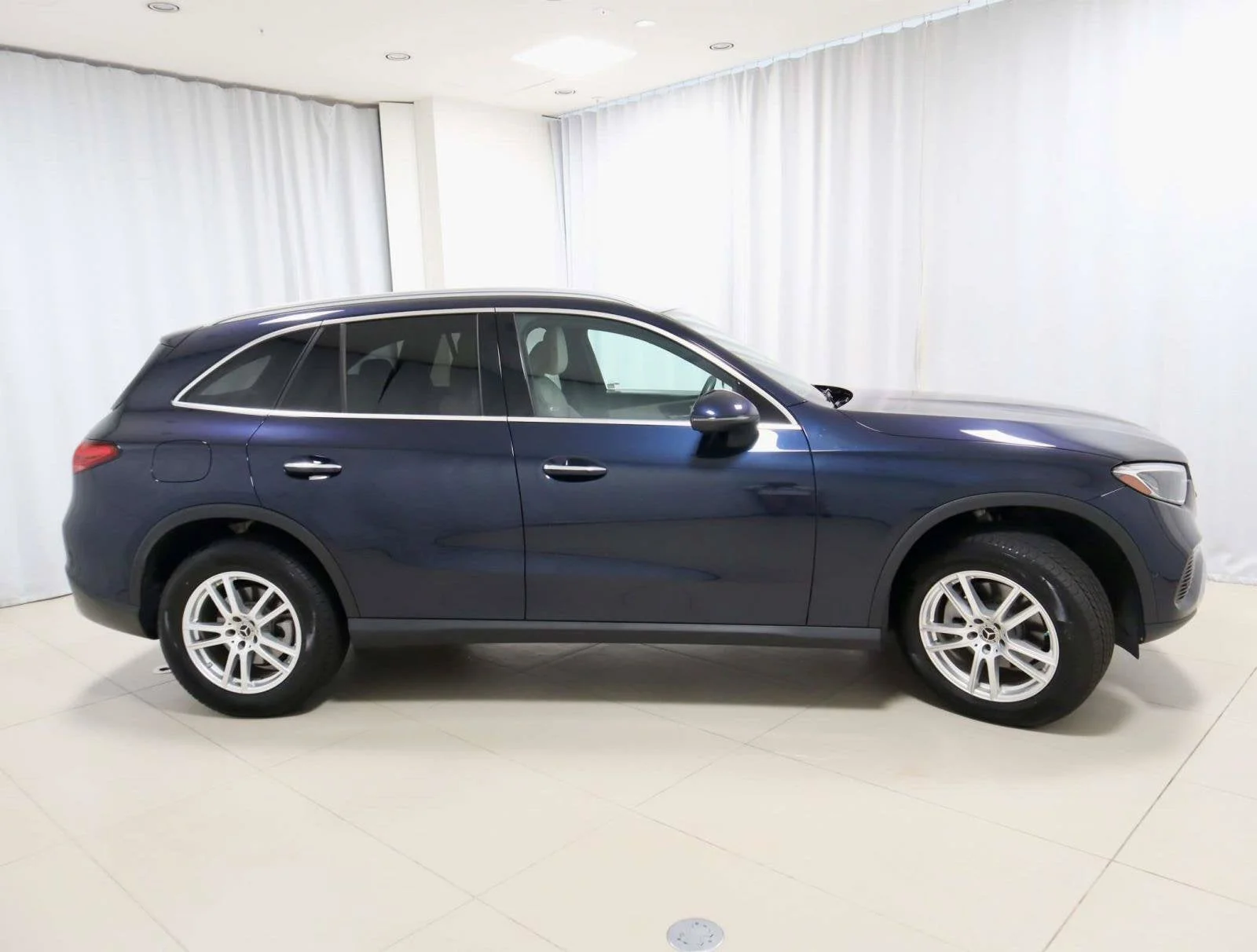 Used 2023 Nautical Blue Metallic Mercedes-Benz GLC 300 image 6
