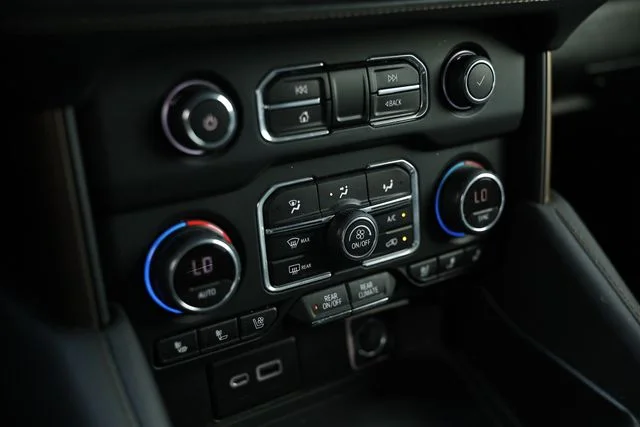 Used 2022 Black Chevrolet High Country image 41