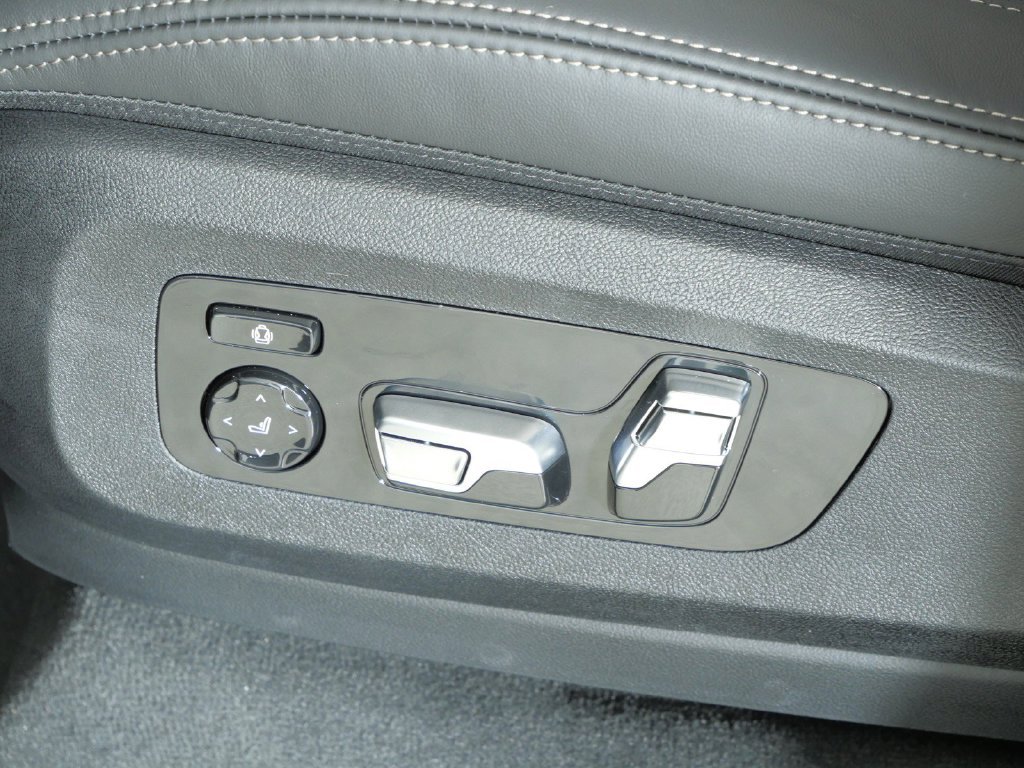 Used 2027 Black BMW xDrive40i image 41