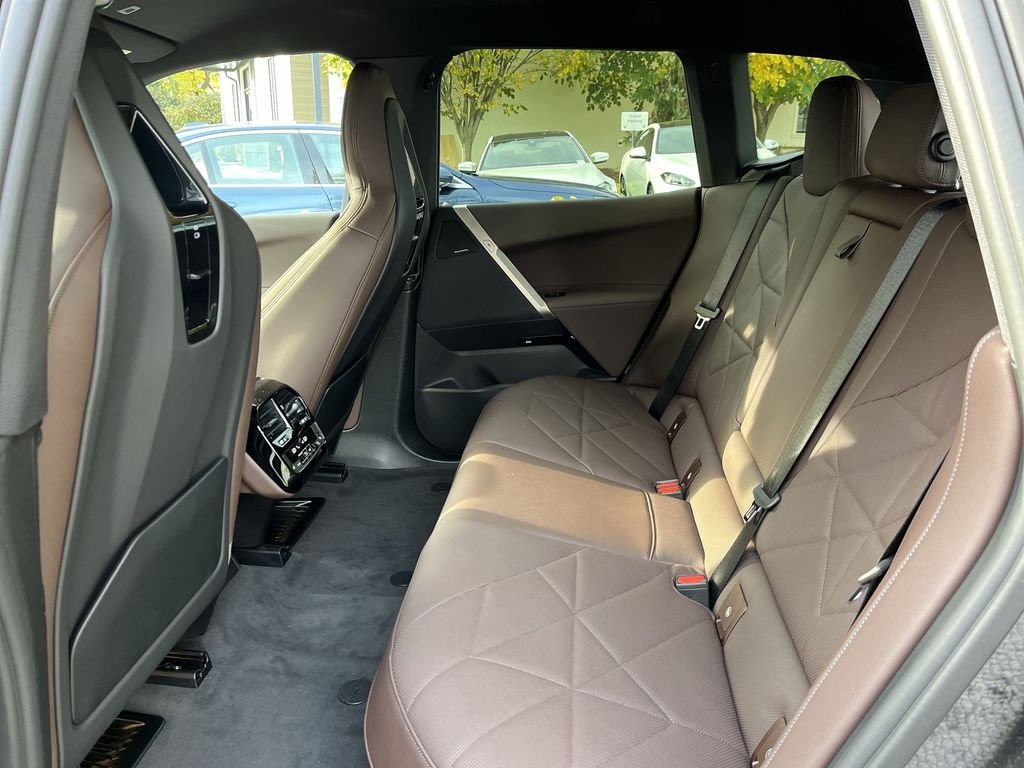 2026 BMW iX 45 - Photo 22