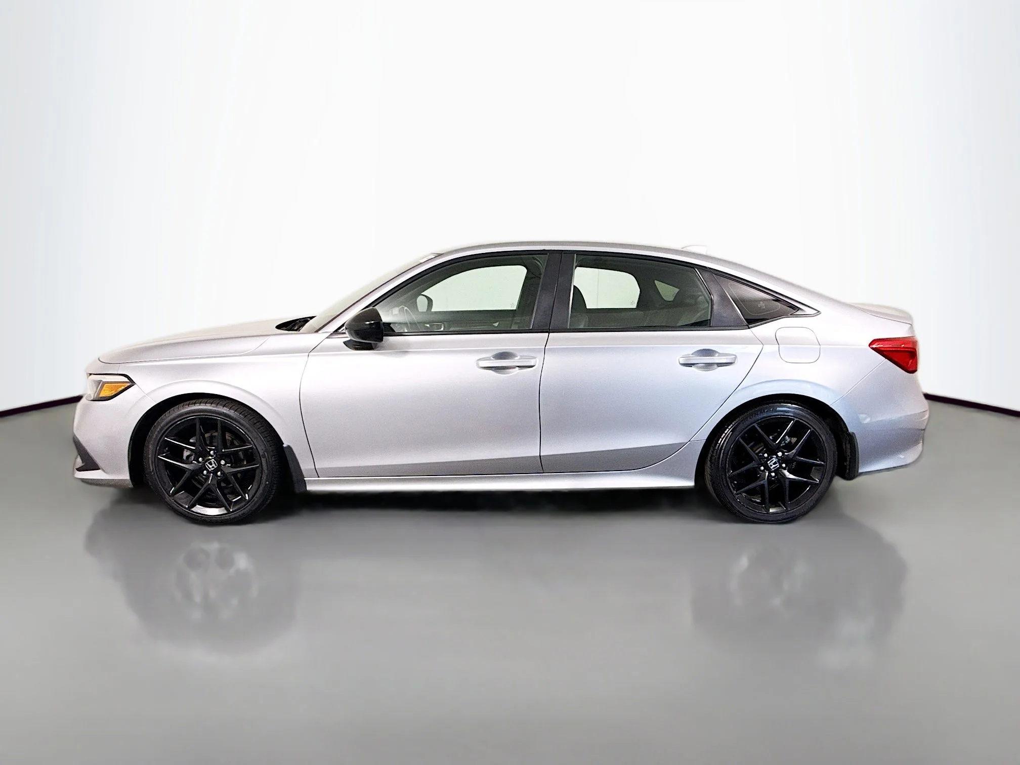 Used 2022 Lunar Silver Metallic Honda Sport image 4
