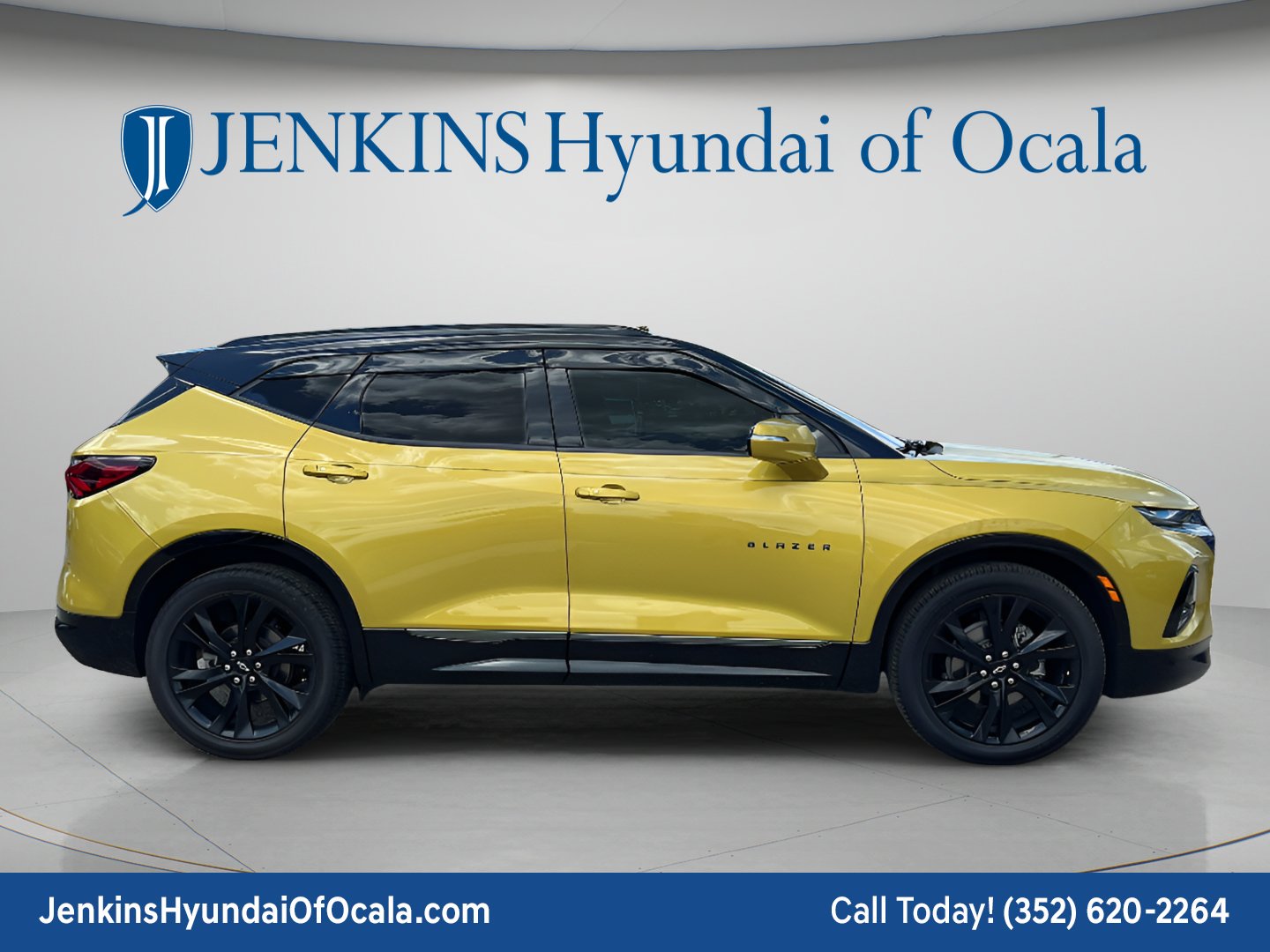 Used 2022 Nitro Yellow Metallic Chevrolet RS image 2