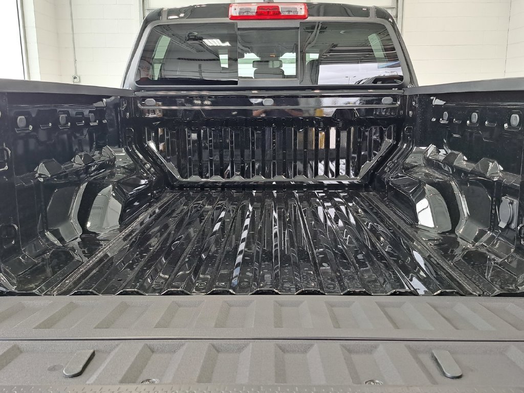 2026 Chevrolet Colorado Z71 Crew Cab Pickup Slide 13