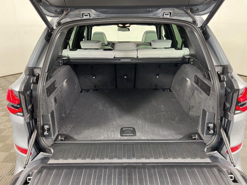 New 2026 Skyscraper Grey Metallic BMW xDrive40i image 13