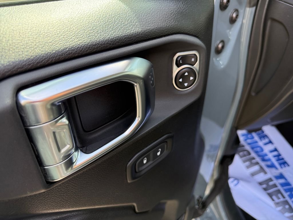 Used 2025 Gray Jeep Rubicon 4xe image 12