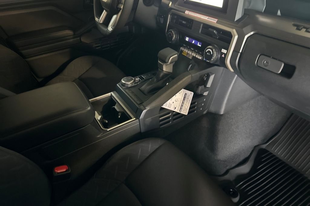 2025 Toyota Tacoma SR5 - Photo 12
